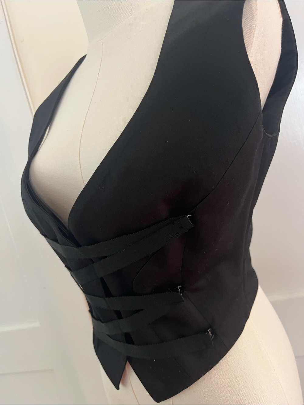 Vintage Thierry Mugler Black Sculpted Corset Vest – Anna Bayle Archive 6076